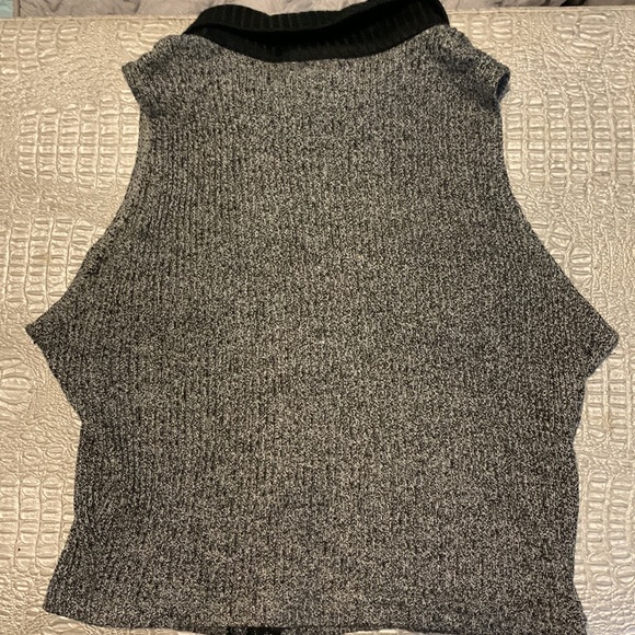 Top (crop) - Picture 4 of 4